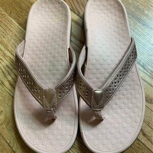 Vionic flip flops Size 10